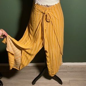 🍾🥂3 for $20 Summer Flowy Yellow Stripe Pants
